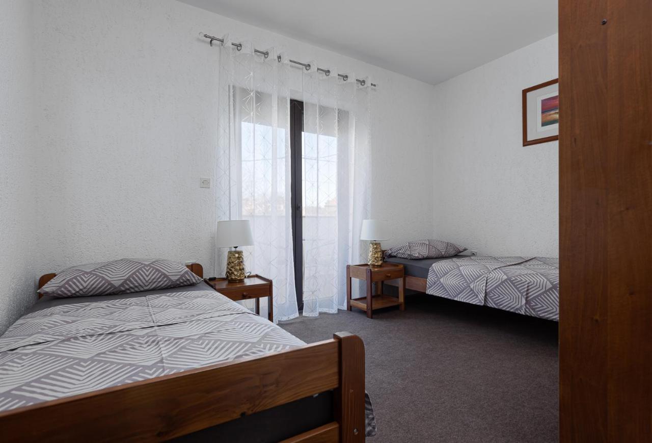 Appartement Dvi Ulike à Labinci Extérieur photo