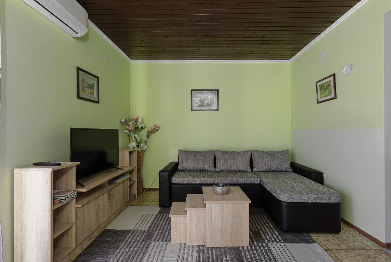 Appartement Dvi Ulike à Labinci Extérieur photo