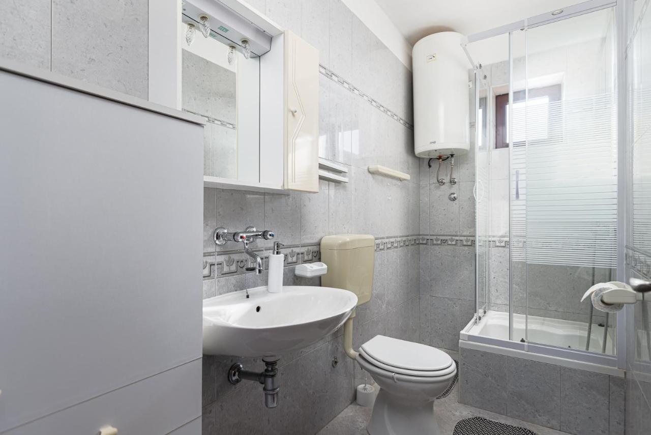 Appartement Dvi Ulike à Labinci Extérieur photo