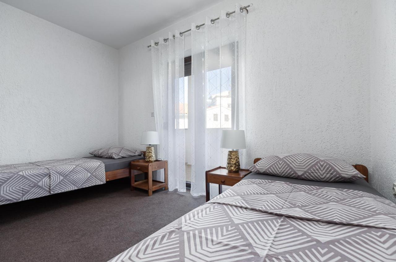 Appartement Dvi Ulike à Labinci Extérieur photo
