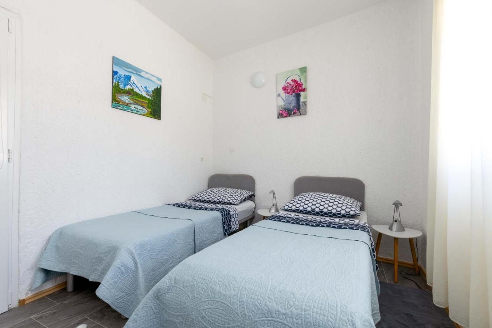 Appartement Dvi Ulike à Labinci Extérieur photo