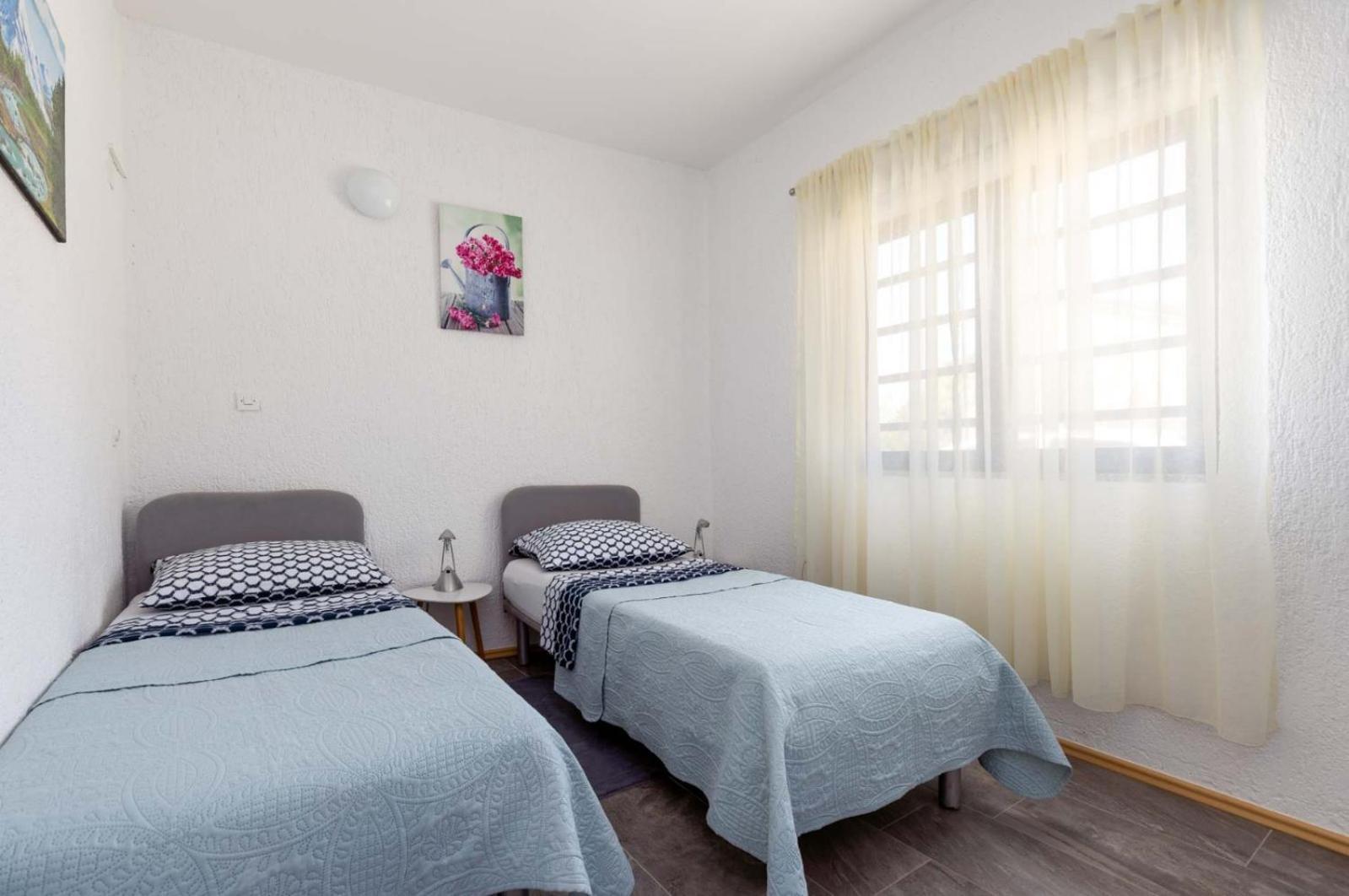 Appartement Dvi Ulike à Labinci Extérieur photo
