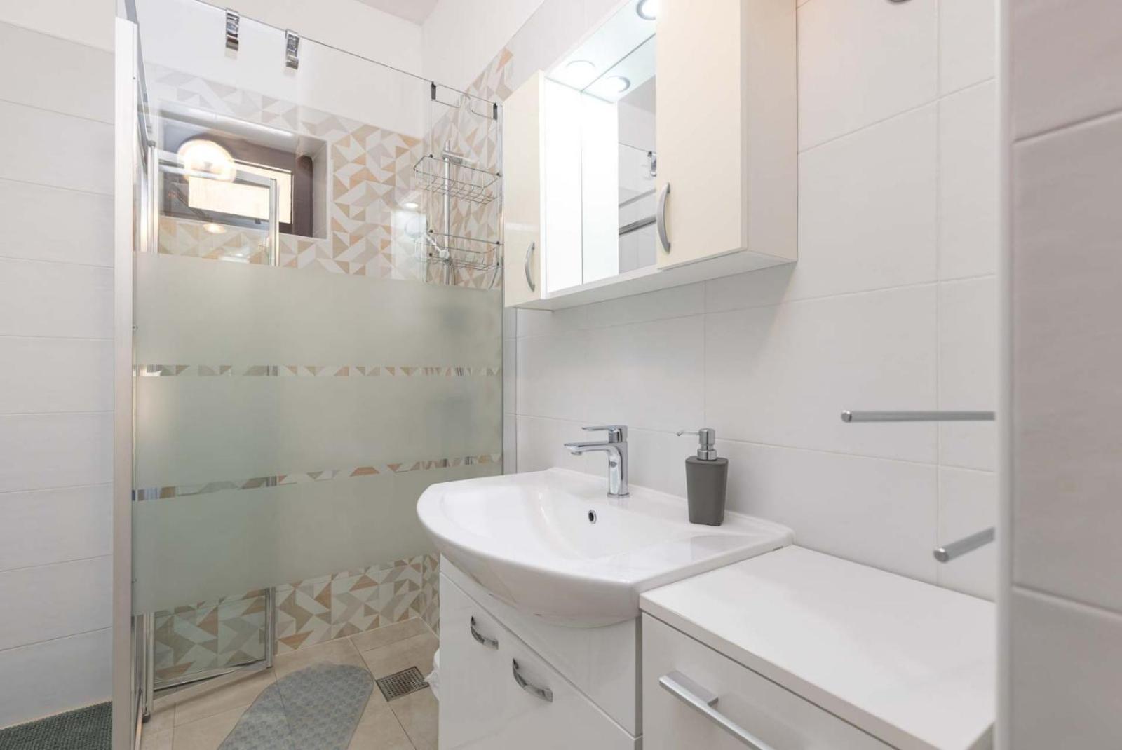 Appartement Dvi Ulike à Labinci Extérieur photo