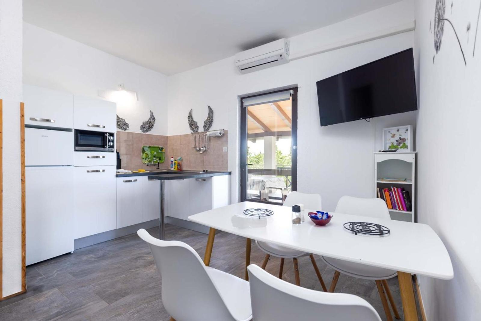 Appartement Dvi Ulike à Labinci Extérieur photo