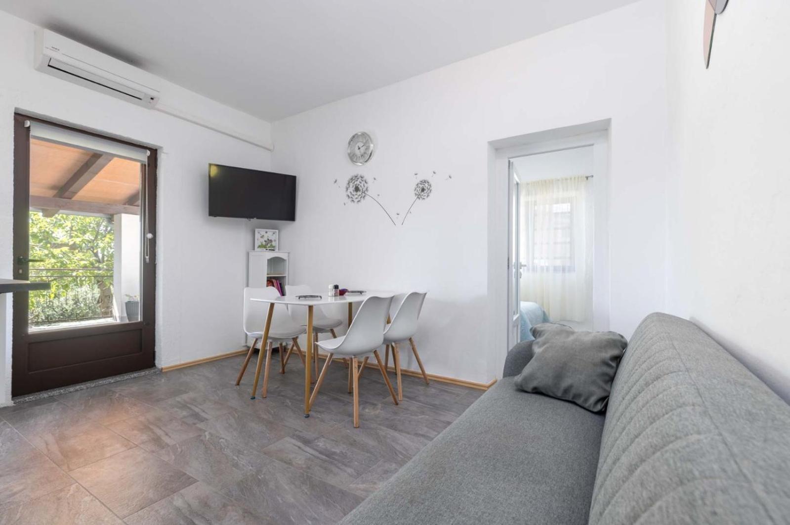 Appartement Dvi Ulike à Labinci Extérieur photo